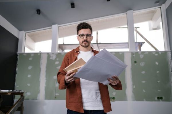 A man holding papers 600 Pexels
