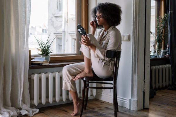Applying makeup by window 600 Pexels