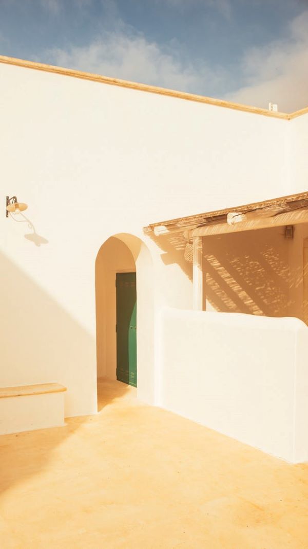 Arched entrance of a white concrete building 600 Pexels