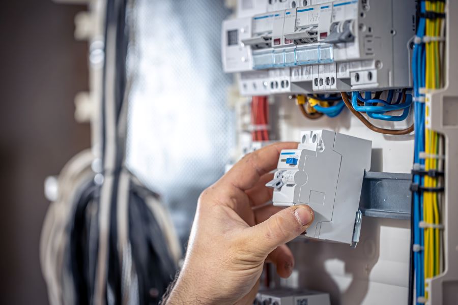 Circuit breaker1 Freepik