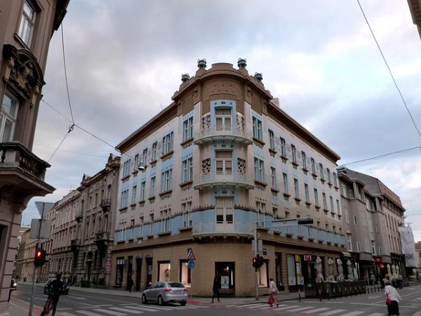 Corner building architecture 600 Pixabay