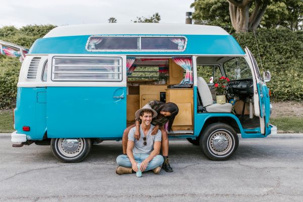Couple with van 600 Pexels