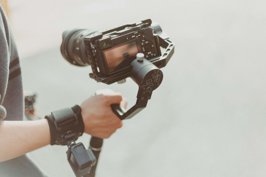 DSLR camera pexels stockphotoartist 1051544