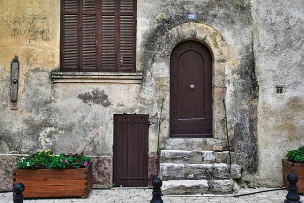 Door stairs window 600 Pixabay