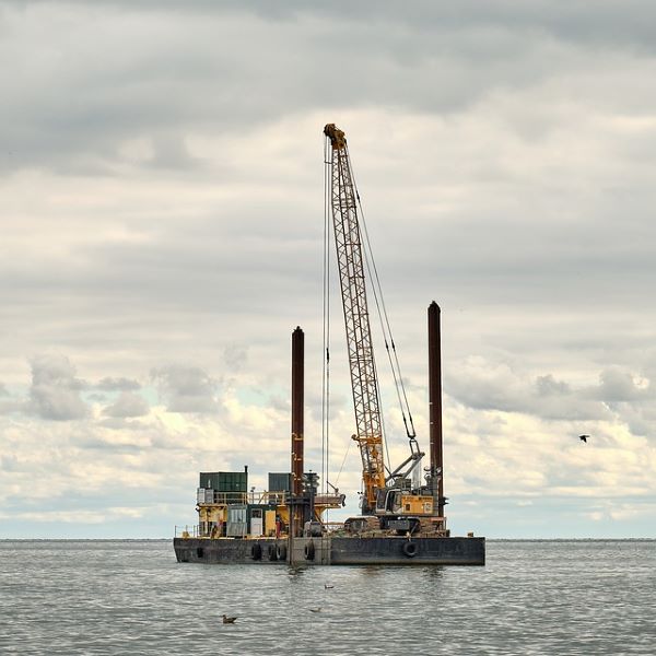 Dredging vessel 600 Pixabay