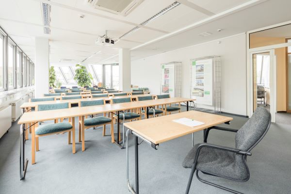 Empty classroom600 Unsplash