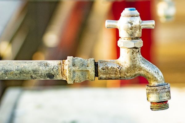 Faucet pipes 600 Pixabay