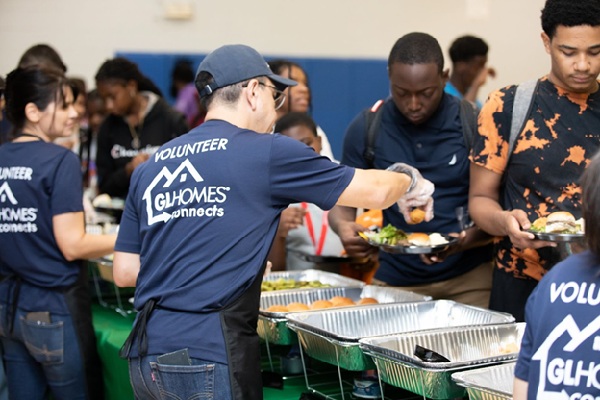 GL Homes Volunteers 600