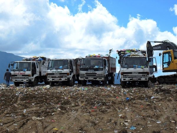 Garbage dump trucks 600 Pixabay