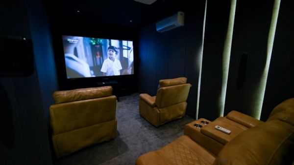 Home theater with two recliners and flat screen TV 600 Unsplash