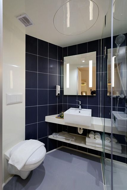 Hotel bathroom Pixabay