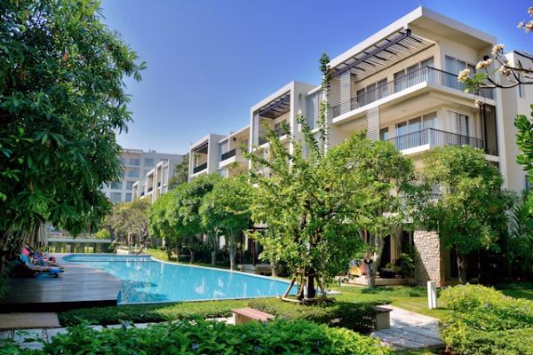 Hua Hin building 600 Unsplash