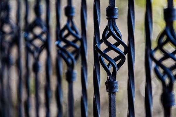 Iron fence 600 Pixabay