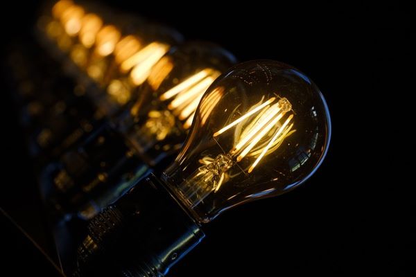Lightbulb 600 Pixabay