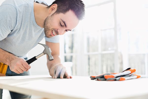 Man Hammering 600 No BS 6049853
