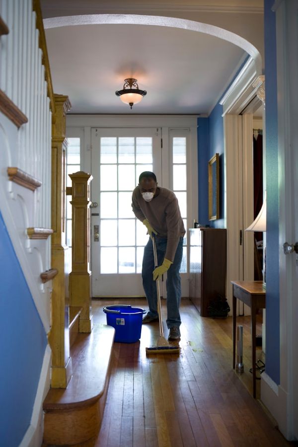 Man cleaning a wooden parquet floor 600 Unsplash