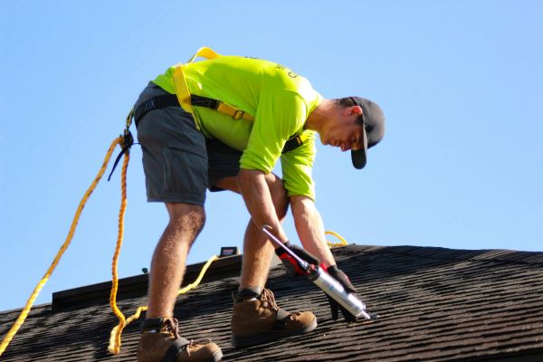 Man working on a roof 600 Unsplash