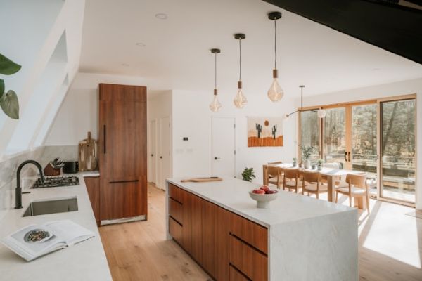 Modern kitchen with island and dining area 600 Unsplash