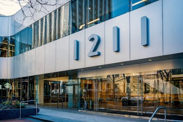 Modern office building entrance 600 Pexels