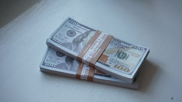 One hundred dollar bills 600 Unsplash