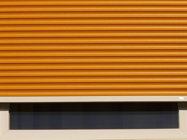 Orange shutter 600 Pixabay
