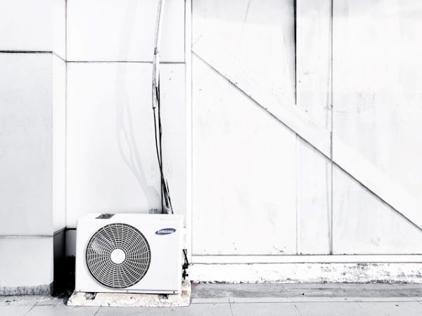 Outdoor AC unit 600 Unsplash