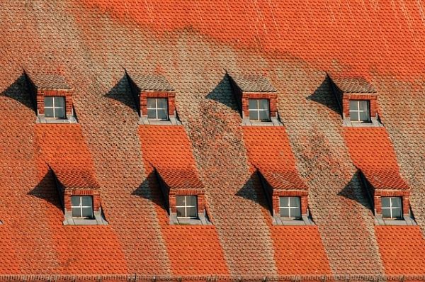 Roof with windows 600 Pixabay