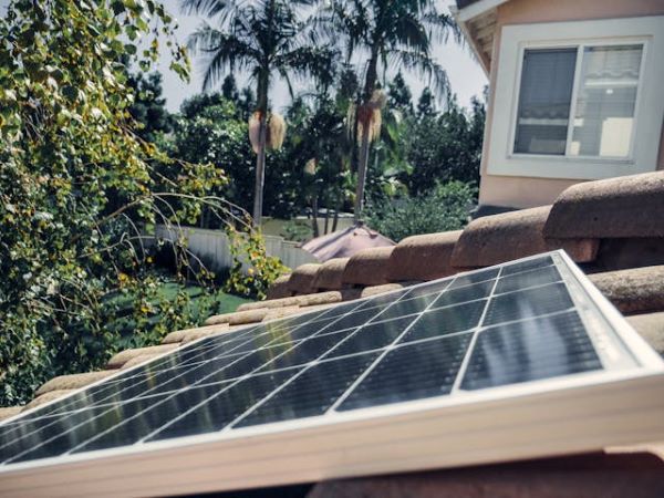 Solar panel on a roof 600 Pexels