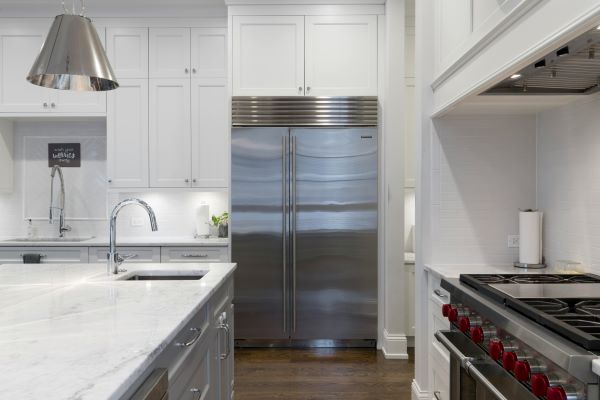 Stainless steel refrigerator 600 Pexels