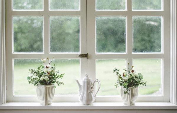 Teapot and two flower vases 600 Unsplash