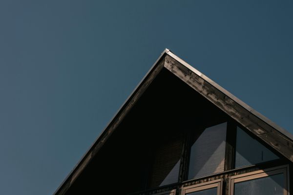 Top of a building with a sky background 600 Unsplash