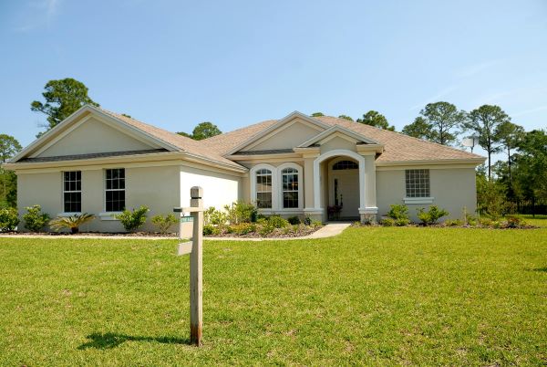 White and brown concrete bungalow 600 Pexels