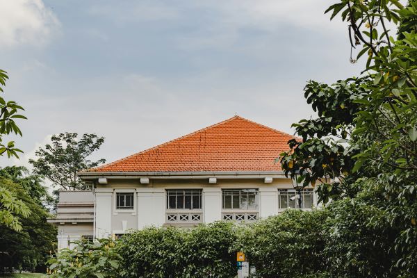 White house with red roof 600 Unsplash