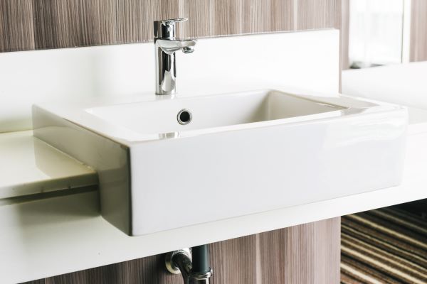 White modern sink 600 Freepik