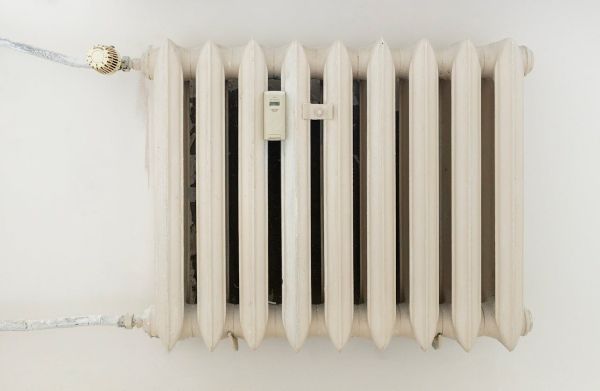 White steel rib radiator 600 Pexels