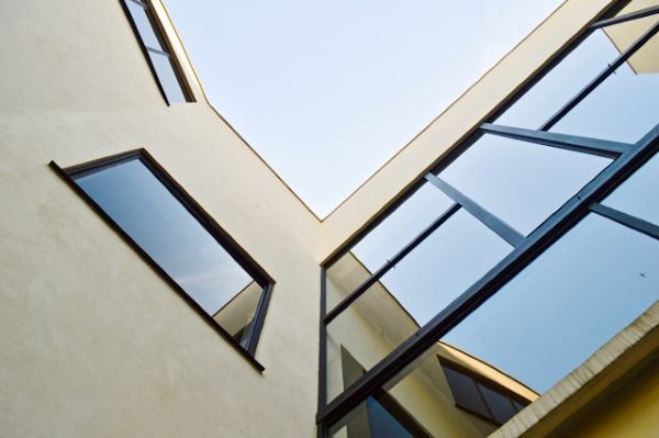 Windows on the side of a building 600 Unsplash