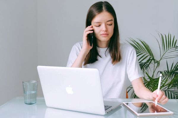 Woman in t shirt using a mac 600 Pexels