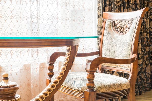 Wooden chair 600 Freepik
