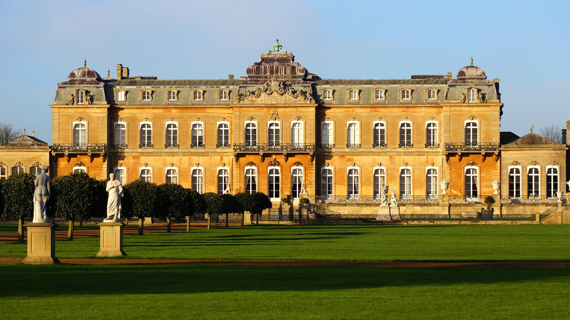 mansion-1422848_1920.jpg