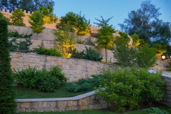 3 Key Factors to Consider When Hiring a Landscaping Contractor