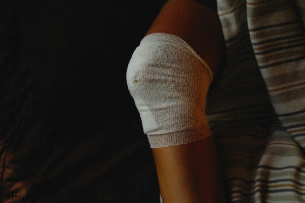 Slip and Fall Accidents Can Cause Serious Knee Injuries
