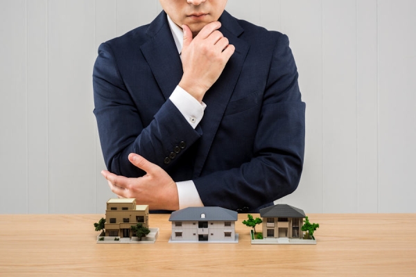 38% of Americans Think Housing Market Will Crash in 2025 — 51% See Higher Risk Under Trump [New LendingTree Study]