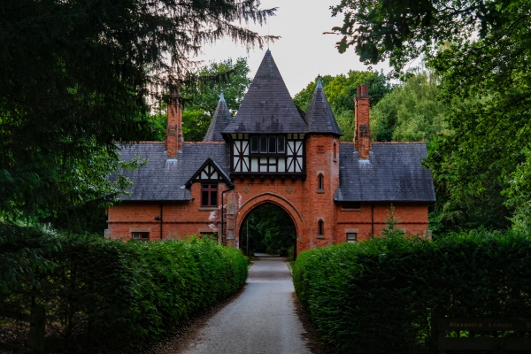 You Need These 9 Qualities to Become a Good Luxury Real Estate Agent