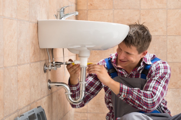 Pipe cleaning and drain cleaning by professionals - What has to be paid attention to?