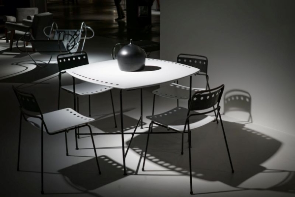 Why Designers Can’t Stop Using Custom Metal Desk Legs in 2025