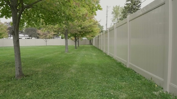 Homeowner’s Dilemma: How Do I Know If My Property Needs a New Fence?