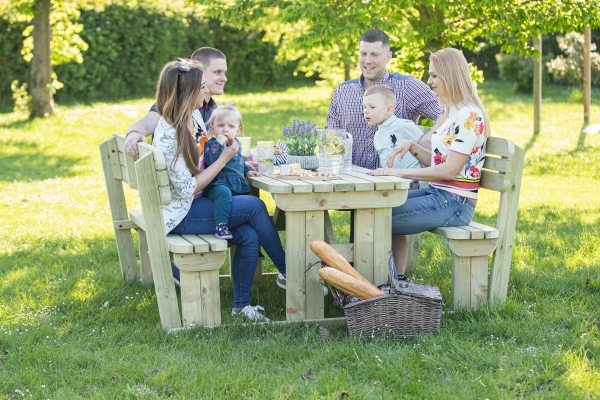 4 Tips to Help You Choose Right Furniture for Your Garden