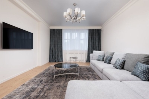 Hardwood vs. Carpet: What Sells Better?