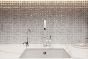 Make Your Home Shine With a Glass Tile Backsplash