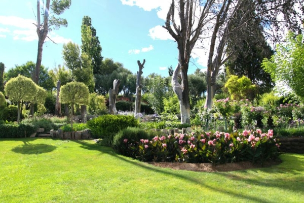 Simple Tips To Prep Your Garden For Home Showings